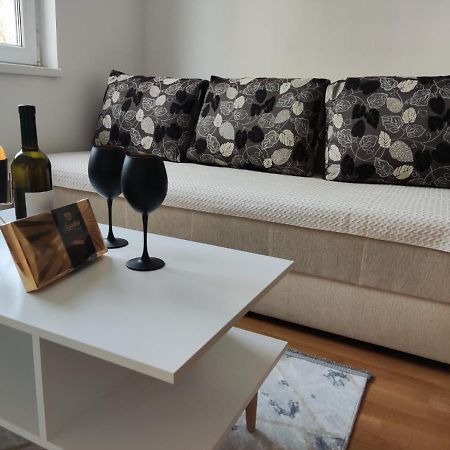 Sarah - City Apartment Skopje Zewnętrze zdjęcie